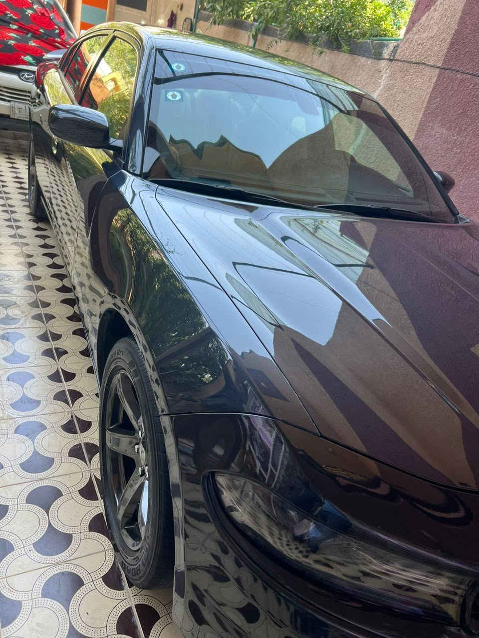 جارجر 2018  كندي كلين فقط بارد بيها موضح في سونر
الون اسود على رصاصي غير محدد
تخم تاير جديد
كير محرك مكفول
تبريد مكفول
بوليش كل السياره
موصفات sxt
شاشه كبير كار بلي

سستم صوت الباين
كامره دواره 
حساس خلفي
رقم انكليزي جديد سنويه و هزه جديده السياره ب اسمي
باتري جديد 
بلكات يم الياس جديد
فيت بم و المساعد و فلتر جديد
دسكات امامي جديد. 
صارلي اقل من شهر سويتلها ادامه
سياره بيهه جراد بل قماره وبنيد شي قليل 

لاستفسار واتساب ***********
