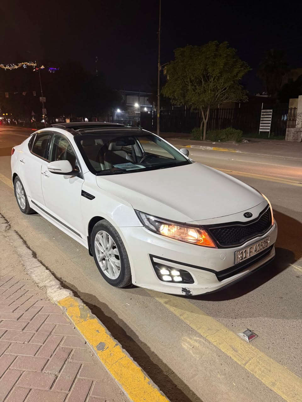 كيا اوبتما 
موديل 2016 
فوووووول 1/1 اعلى فئه 
محرك 4سلندر 2400 GDI
جاملغ وبنيد حادثها وبيها هلال الجاملغ الخلفي صبغ 
تدفئه تبريد كشنات وستيرن وخزن ميموري كشن السايق مشكوك 
تخم تاير وصدر وكير ومحرك كله مكفول وجاهزه من كلشي 
رقم بغداد الجديد تحويل مباشر بسم المشتري 
مكانها بغداد الاعظميه. *********** 
سعرها 107 ورقه وبيها مجال للشراي 
جوه السوك ومستعجل عالبيع بغداد, العراق
