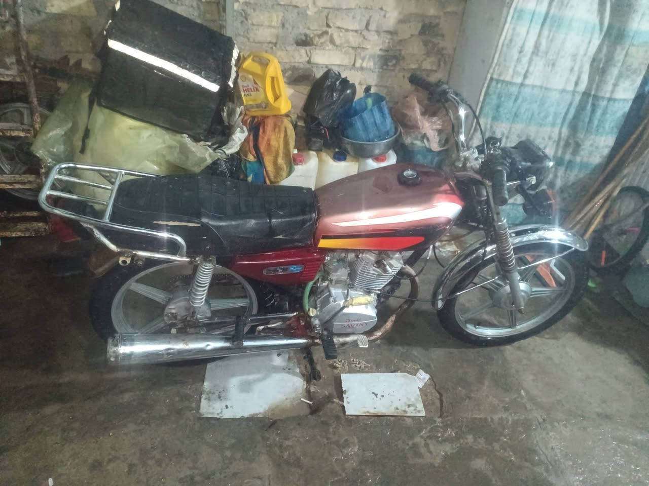 للبيع سيفان كلك بدون اوراق  مكينه حلوه وناعمه سلف هندر لايت اشاير اماميه هورن دبل اشاره بكليات جوزه كلهن شغالات نقص دشبول وشا يا ر خلفيه فقط ابريك خلفي  امامي شغالات لا تنقيص ولا تبخير دراجه حلوه مكاني بغداد الشعله***********بي واتساب السعر 360الف وبيها مجال
