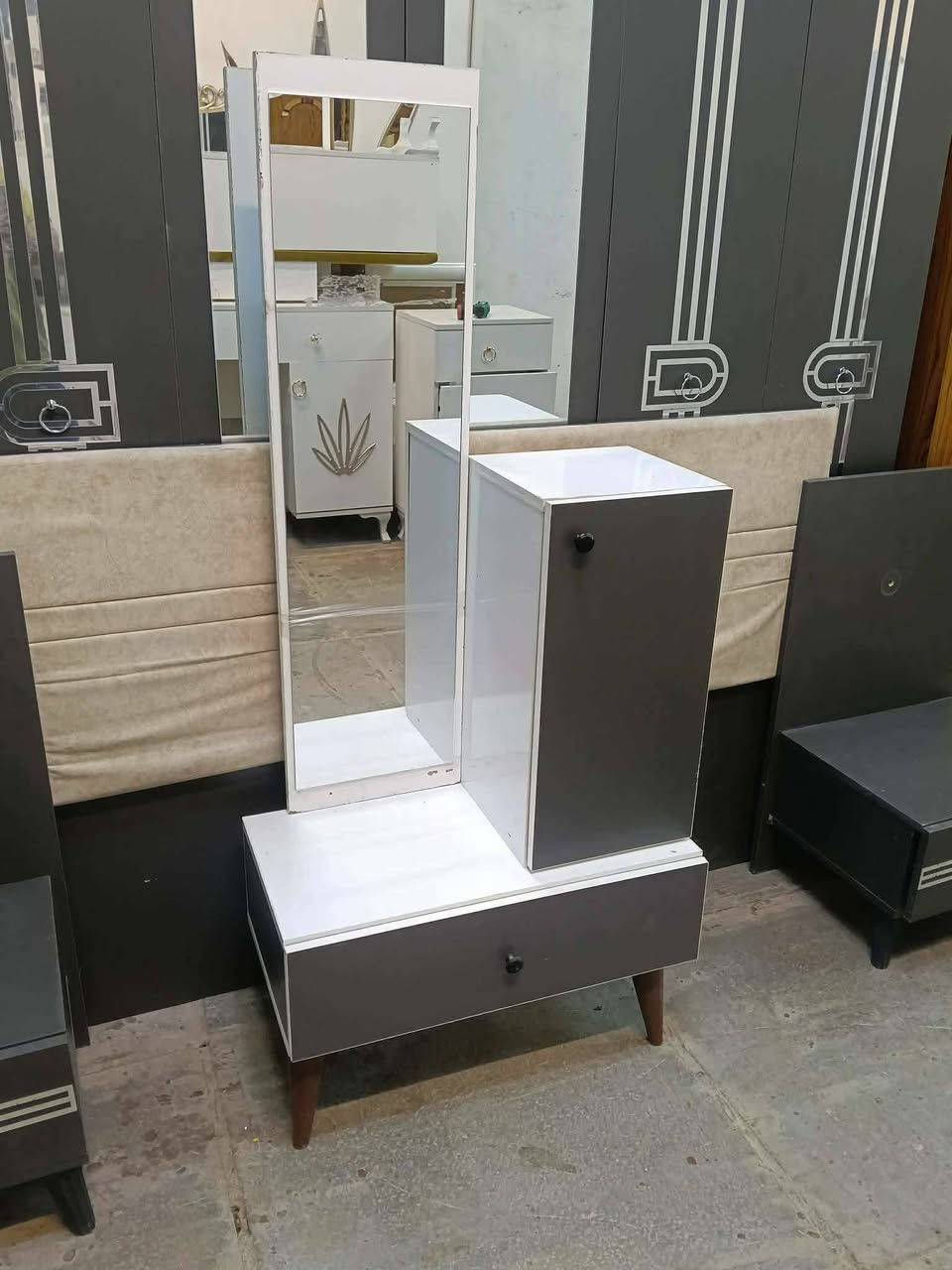 غرفة نوم 🇹🇷
 نضافة 95 ٪💯فول نضافه
عدد القطع /5
نضام / ابواب 💢
سعرها 475قفل💸
شد ونقل داخل بغداد مجاني🚛
يوجود توصيل محافضات 🚛


**إذا كنت صاحب هذا الإعلان وتريد حذفه لأي سبب، رجاءا أرسل رسالة إلى الدعم الفني**