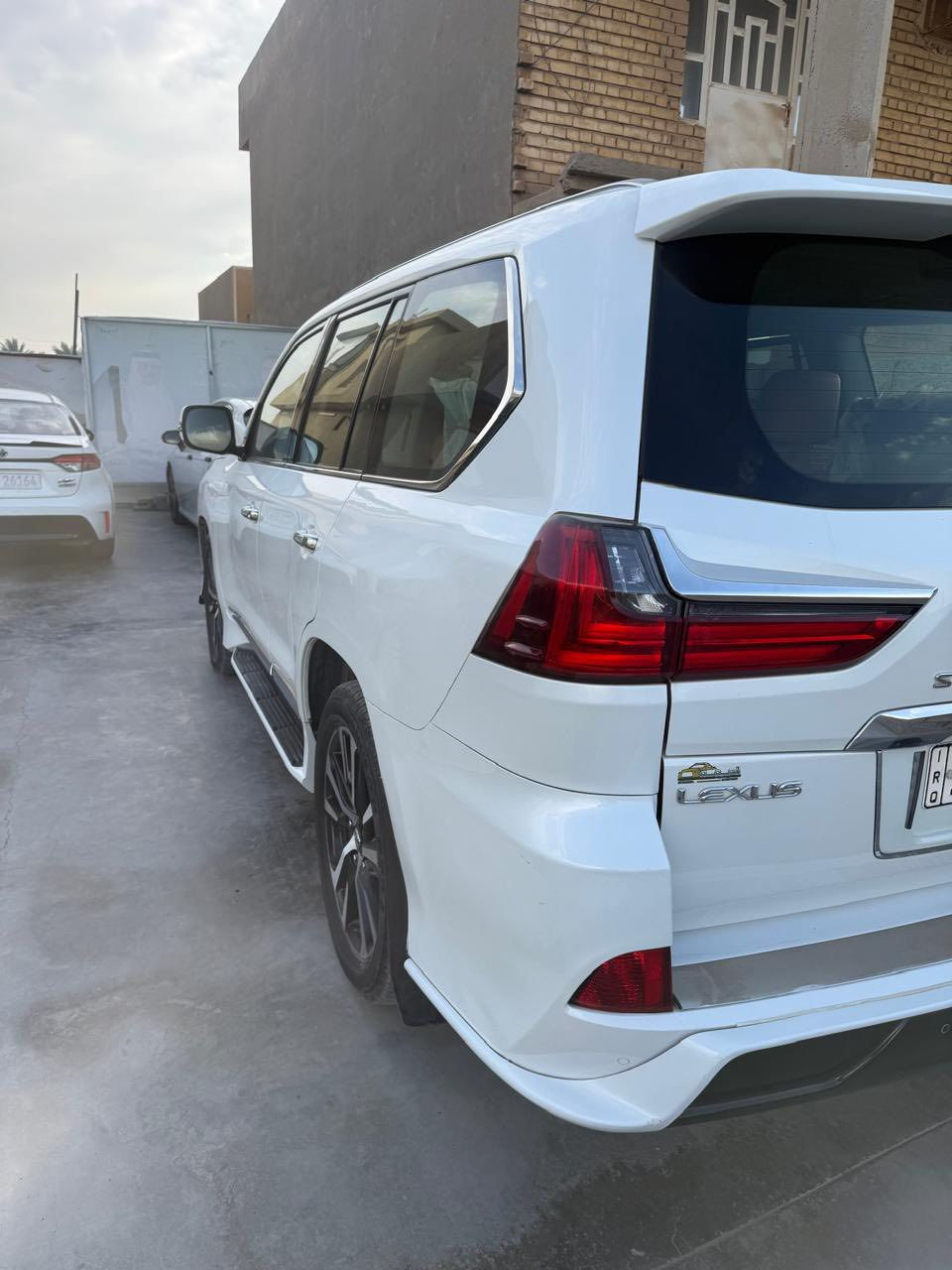 السلام عليكم
لكزس بريم 
2017
فقط نص جاملغ خلفي جهة السكن
داخل قرميدي 
السياره فول اعلى فئه بل فول 
ماشيه 172km
المكان بغداد تاجي
السعر 66الف دولار 
رقم الهاتف ***********
