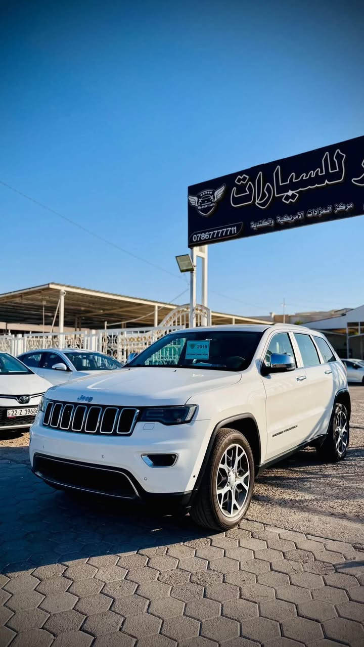 السلام عليكم 

الفخامة الأمريكية… جيب شيروكي ليمتد بلس 2019 🇺🇸

للبيع جيب شيروكي 2019 ليمتد بلس، مكفولة وبحالة ممتازة، سيارة تجمع بين القوة، الفخامة، والاعتمادية، وجاهزة للاستلام بدون أي مصاريف.

✨ مواصفات كاملة (فل أوبشن):

* فتحة سقف بانورامية.
* شاشة كبيرة تدعم Apple CarPlay وAndroid Auto.
* كاميرا وحساسات أمامية وخلفية.
* مقاعد جلد فاخرة.
* مقاعد كهربائية مع التبريد والتدفئة.
* ذاكرة لمقعد السائق.
* تشغيل بصمة ودخول ذكي.
* باب خلفي كهربائي.
* مقود متعدد الوظائف مع التدفئة.
* مكيف أوتوماتيك ثنائي التحكم.
* نظام دفع رباعي (4×4).
* مثبت سرعة.
* أنظمة أمان متطورة تشمل مراقبة النقطة العمياء، المحافظة على المسار، والتنبيه من الاصطدام.

📞 للاستفسار والحجز، راسلنا على الخاص أو اتصل بنا، والفرصة لا تعوض.

***********
