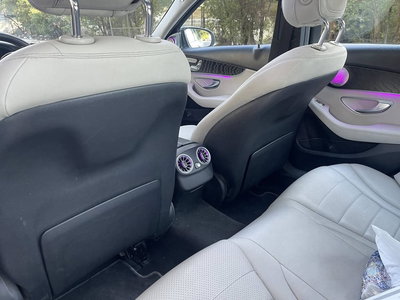 c300 موديل 2017
فول مواصفات
داخل اوف وايت  
صفر مسج 
كير مكينه مامفتوحات 
ماشيه 111  
بدون ايرباك 
سعرها 187
***********
