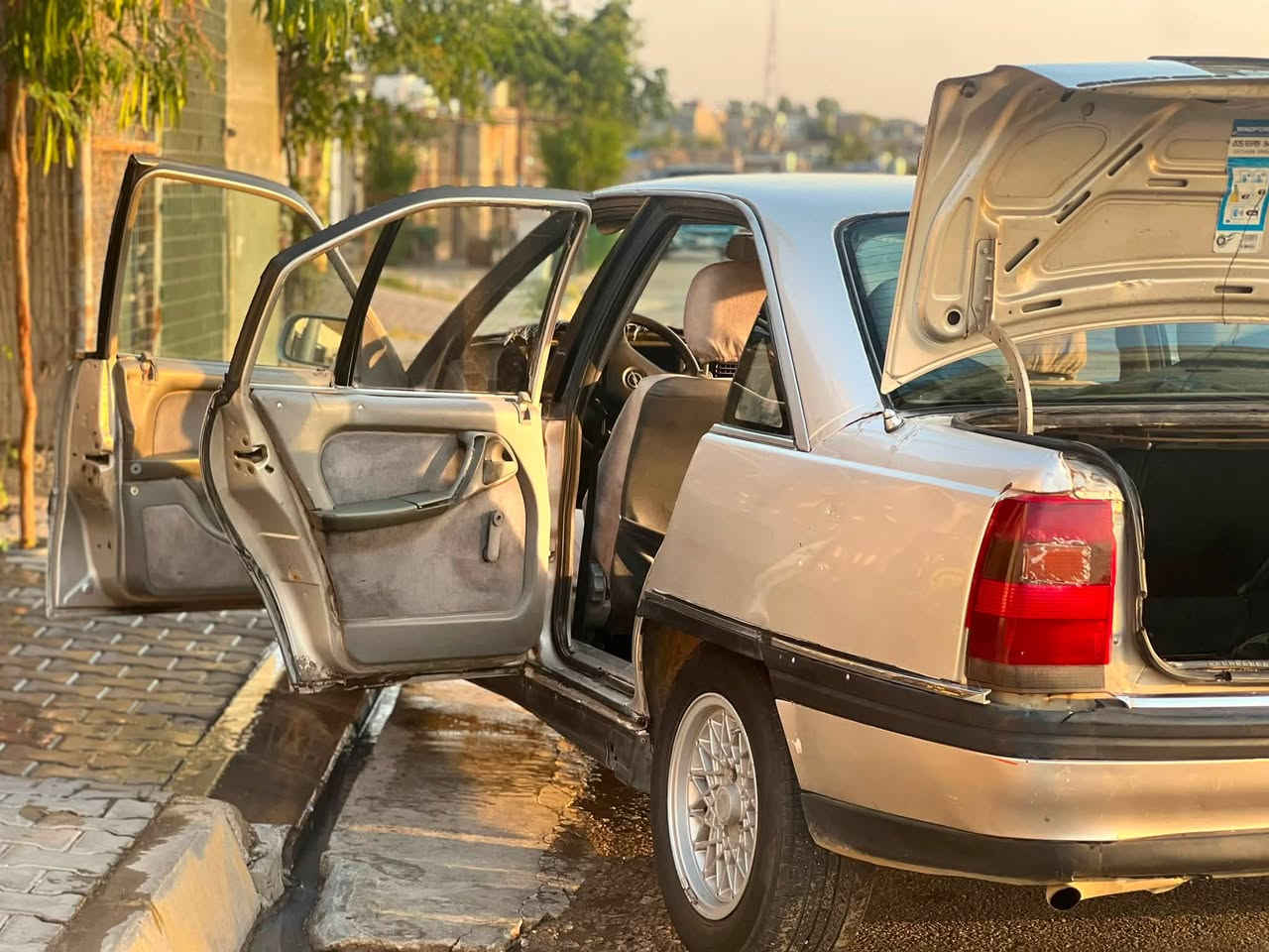 سلام عليكم
سيارة اوميكا موديل1992محرك 20
ودفتر بانزين 
رقم كركوك
الاتصال فقط ع رقم
***********
