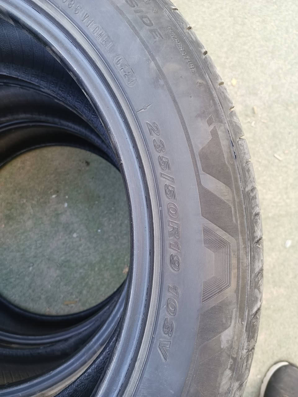 السلام عليكم
٣ تايرات المنشاء كوريا 
جوبلس نضيفات جيب وشد 
سعرهن ٧٥ الف 
بغداد ساحة النسور 
مقابيل مول التفاح الاخضر 
***********
