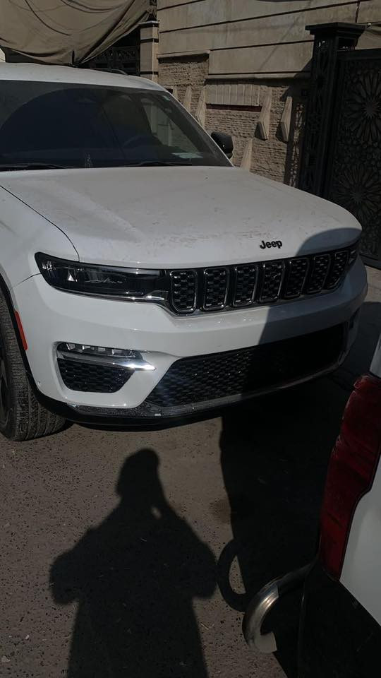 السلام عليكم مرخصت الادمن المحترم جيب كراند شريوكي موديل ً23 حادثه كما موضح بلصوره السعر 265 بدون رقم ترهم مراًوس حسب القناعه 
رادار امامي 
رادار خلفي 
حساسات 
تبريد 4 قطع 
شاشه 
اوتو ستوب 
توقف ذاتي 
قياده ذاتي 
تدفئه تبريد كشنات 
دركه دتفئه 
نظام eco
اوتو ستوب 
شفتات
5 راكب 
مري رادار + هيتر
السياره بيه صبغ جاملغين فقط تعديل بلشاصي 
موجوده الان بغداد بالبلديات 
***********
