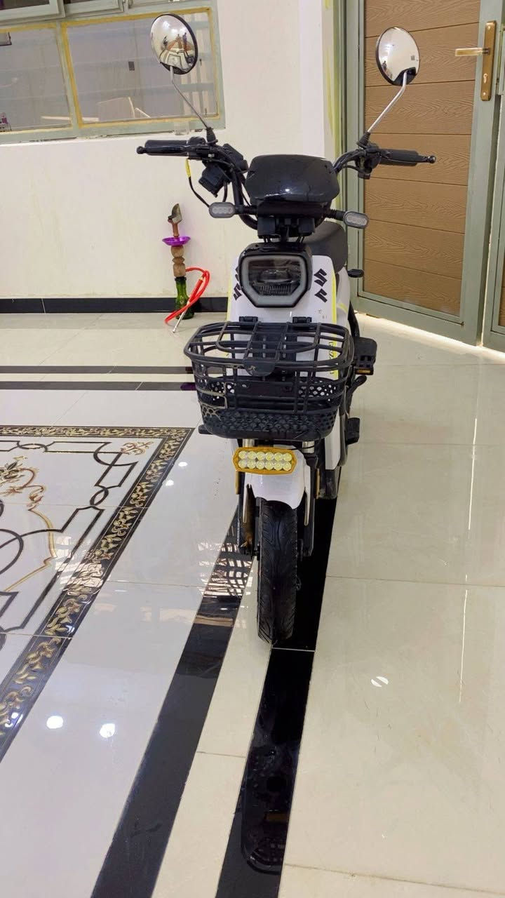 السلام عليكم دراجه شحن للبيع دراجه حلوه ونظيفه بيع مستعجل*********** مكان ناصريه اتصل وبيك خير تدلل الموشراي لا ينتصل هذا الرقم الثاني بالواتساب *********** بس هذا اللي بالصوره مكسور
