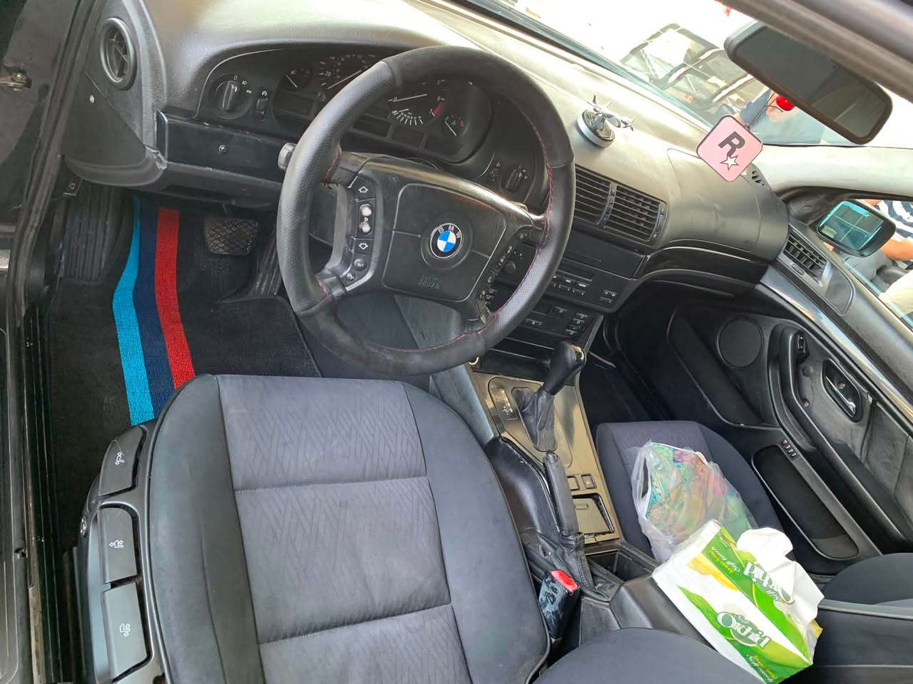 BMW سەقەڕ
مۆدیل2001
فول مواصفات 
مەكینە 528
لێدراوێكی پێشی لای سەكنی هەیە هەموو شتێكی بە شەرت
سعر85$
***********
***********
