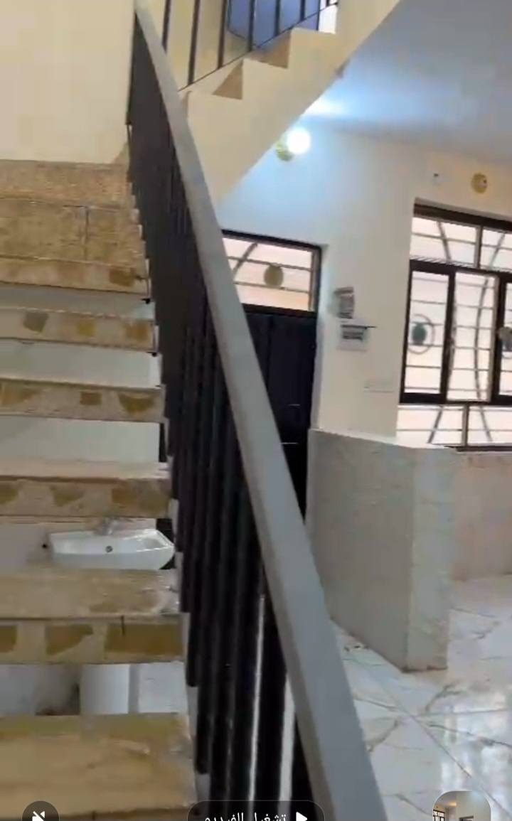 السلام عليكم يوجد دارمساحة ٥٠متر طابق ونص مسلح سند٢٥ إقرار محكمه يقع في كربلاء الجاير قرب صيدلية صافي الصفا خدمات ماء مجاري كهرباء ومدارس وأسواق يصلح حسينه او دار سكن للاستفسار لاتصال*********** 
***********
