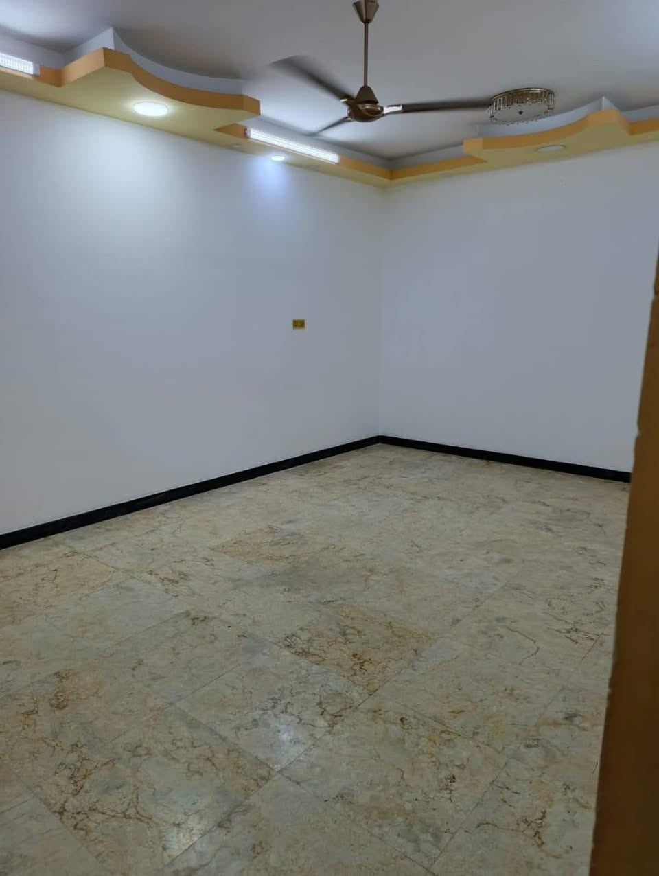 🏛️للايجار بيت حديث 3طوابق🏛️
في البصره الجزائر موقع مميز 📍

يصلح شركات انشطه تجاريه 🔥

يحتوي/ 9غرف وستقبال وصالات وصحيات وتفاصيل اخرى

البيت متكامل من كلشي 

سعر لايجار مليونين وربع🫆
***********
