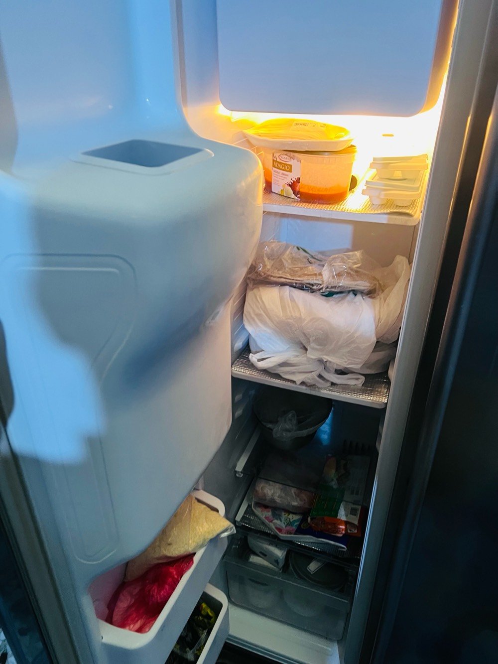 ثلاجه سامسوج فول مواصفات اوتماتيك شغاله بابين بيها قوالب ثلج نضافه فول سبب البيع مكان صغير العنوان الشعب فصح قبل الشراء 