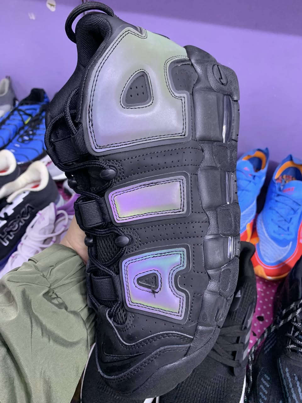 حذاء رياضي باله اصلي قطعه بشرط نضافه 100/100 قياس 45 طول قدم 29 سم السعر 30 الف يوجد توصيل جميع المحافظات ***********
