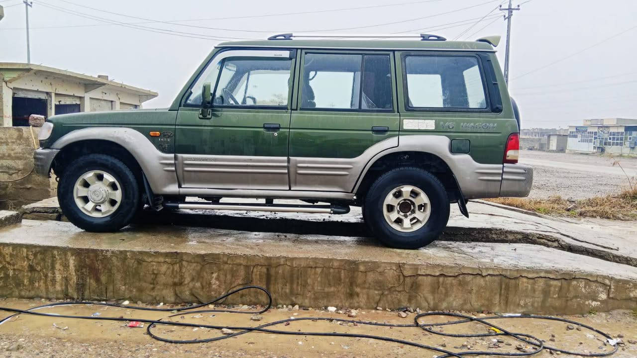 للبيع سياره لندگروز گالوبر موديل 2002 محرك گير بلادي محرك 6 سلندر گير عادي رقم اربيل تخم تاير صدر امامي خلفي نضيف السعر للستفسار على الرقم ***********
