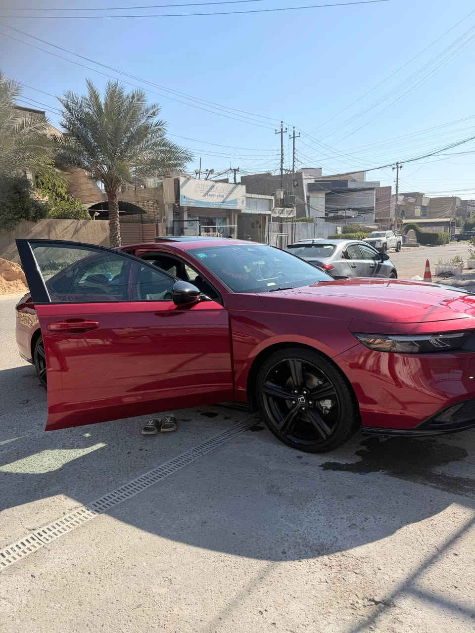 السلام عليكم￼
‏Honda أكورد سبورت  L  هايبرد
موديل 24 
ماشية 41 حادث جاملغ وباب خلفي أغراض كلها بلادية مبدله
ايرباك برده ودركه ستيرن
مواصفاته
كشنات كهرباء وتدفئه 💯
كشنات جلد 💯
فتحه 💯
بصمه تشغيل 💯
تشغيل عن بعد 💯
بصمة ابواب💯
كار بلي 💯
رادار امامي وجانبي 💯

وهيه معروفه مواصافات السبورت L

السياره مكانه بغداد حي الحسين قرب جسر العامريه او حي الجهاد
للاتسفسار 
***********

*********** بغداد, العراق
