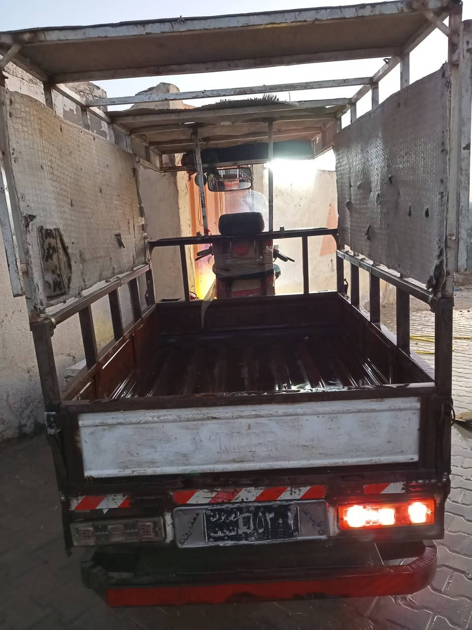 السلام عليكم ستوته البيع رقم وسنوية رقم اسود راعيه بشارع المعمل بنجف جان رقمه عندي وعطل جهازي وظاع رقمه جاهزه من اي شي محجر سماعات كهربيات سلف كله شغال تاخذه ستوته جاهزه فقط بيه خياسات جوه يم الدوسه مال الرجل مكاني بنجف بل رظويه السعر واحد ومتين الاتصال على الرقم ***********
