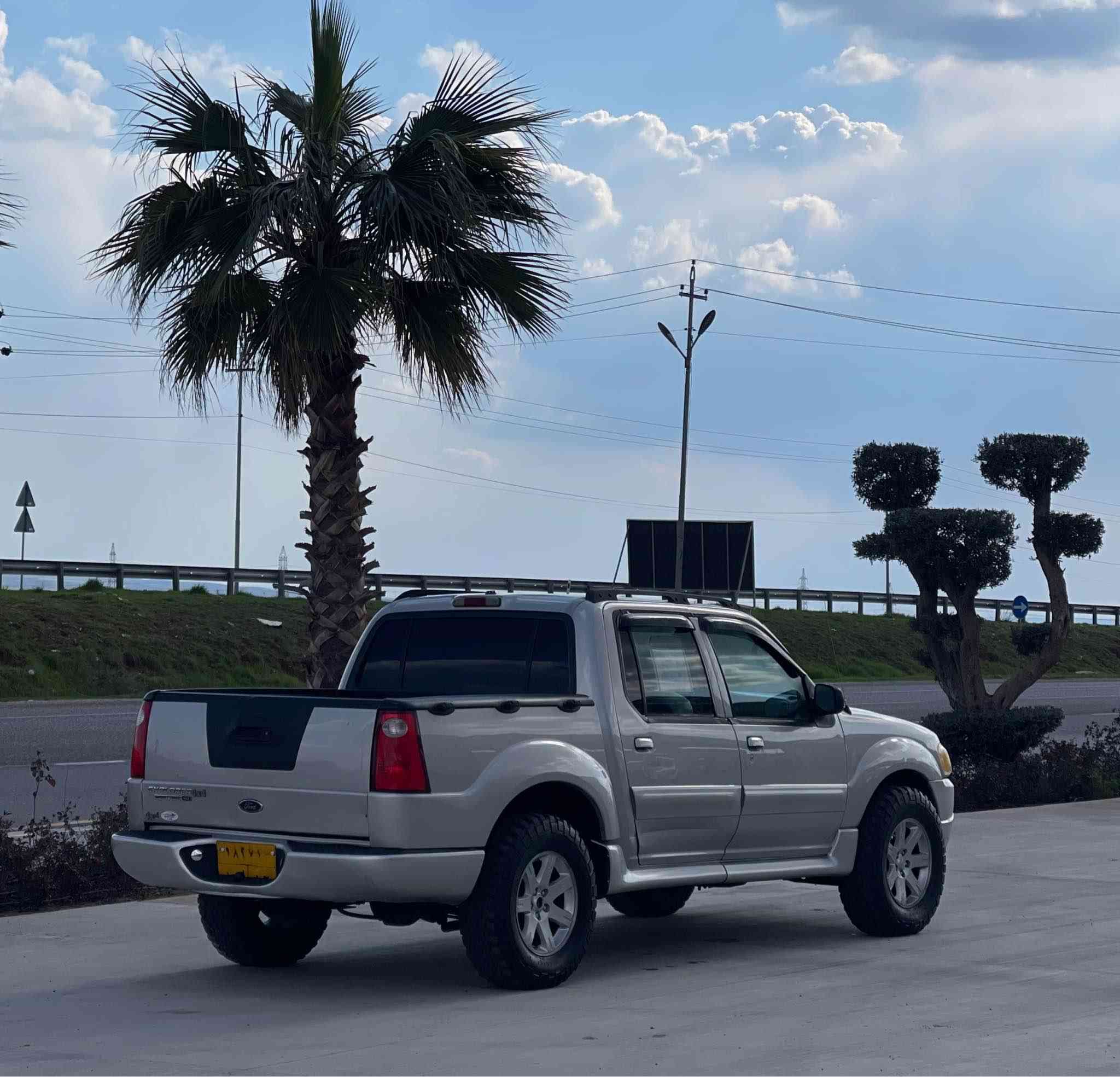 تليفون 📞 ***********
واتساب 📞***********
للبيع و مراوسة فورد اسكبلورا ٢٠٠٤ فول مواصفات محرك ٦ سلندر و بي شبرين صبغ بدون ضربة و سيارة كير و محرك بشرط و تحويل بشرط و سيارة جاهزة بدون نواقص و سعر ٧٨ و مجال و عليها ٤ ورقة غرامة علية مكان عقرة بين أربيل و دهوك أربيل, العراق
