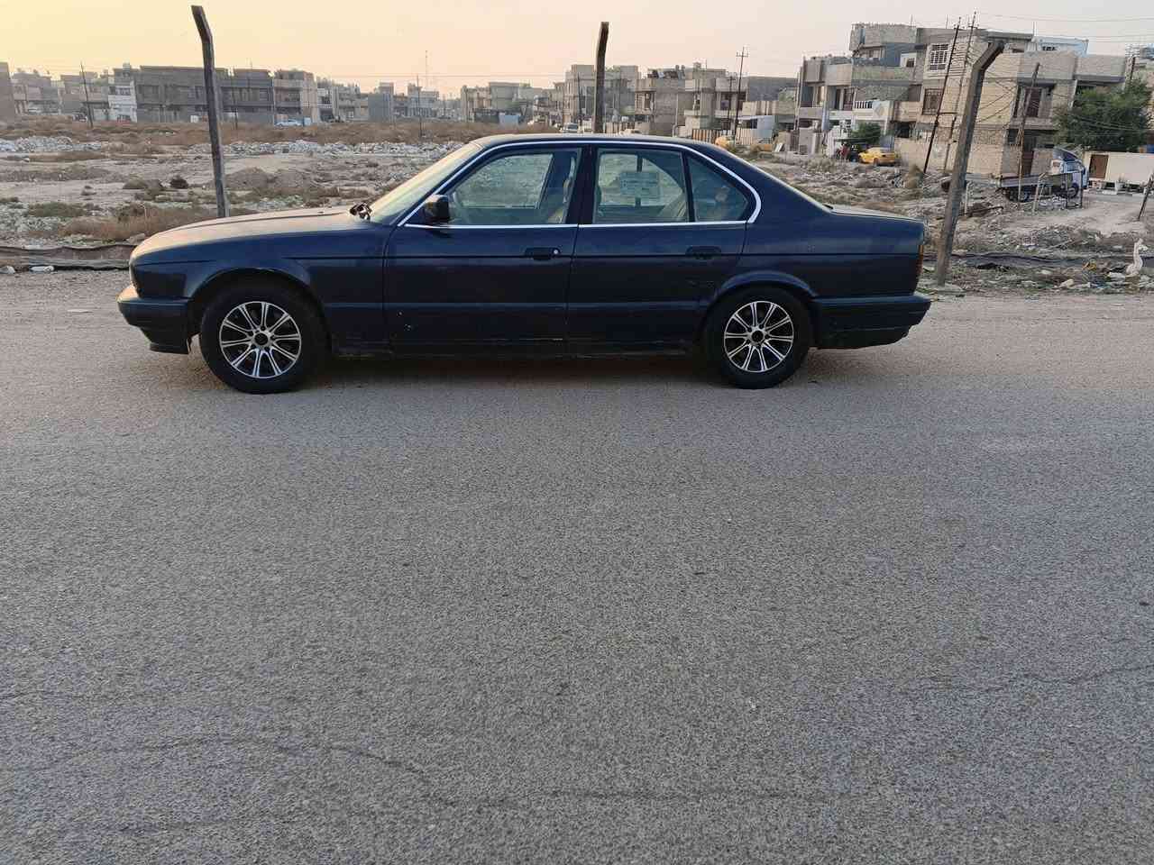 للبيع بي ام 535موديل 91 انبار مشروع وطني سعر 40$رقم موبايل ***********سيارة بلادية لاضربة ولاصبغ ولاتبديل تدفئة تبريد ثلج شاشة وكامرة خلفية محرك وكير مكفولات دواخل جلد دشبول وكشنات وبطاين جددحدادية امامي خلفي جديد سنتر لووك شغال سلايد روف كهربائيات اي نقص مابيه سيارة احله من صور تخم تايرات ويل جدد مكاني بغداد
