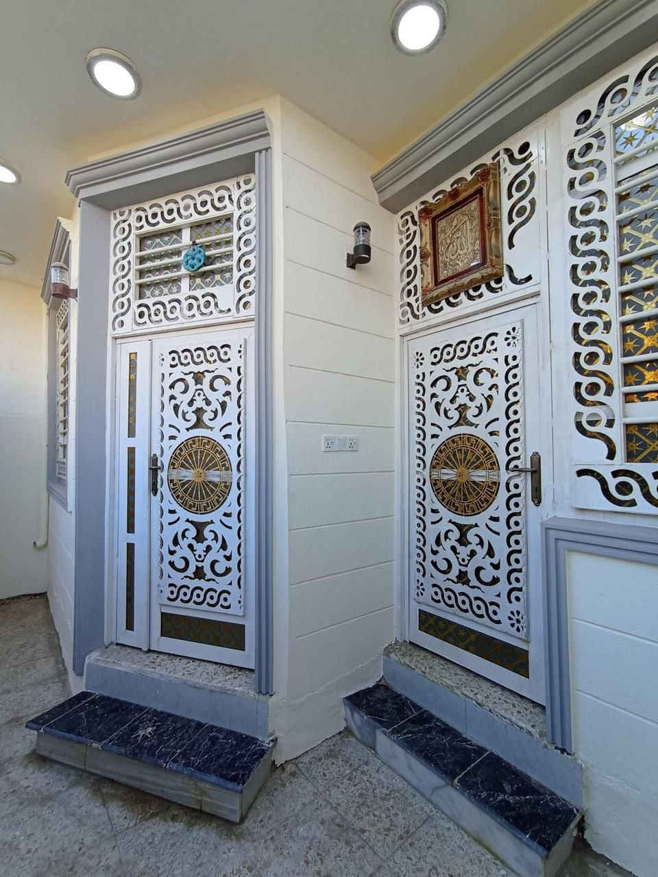 🔴المساحه100 متر واجهيه 7ونص  🔴
🌍الموقع / خلف محطه جسر بته التقسيم الجديد موقع حللو شارع يمر ع مدينه الثوره ومن جهه ع زوير الغربي ومن جهه ع شارع بغداد 
مجاري كهرباء تبليط امام باب البيت خدمات كافه
🔴السعررر//100وبي مجال
 💢
يتكون البيت من طابق واحد  
صاله .غرفه نوم .كلدور.صحيات.مطبخ 
🔴للاستفسار الاتصال                     ***********
