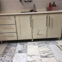 للبيع كاونتر سنك مرمر قياس مترين  وثلاجه عل فحص شغاله استفسار 07723199...