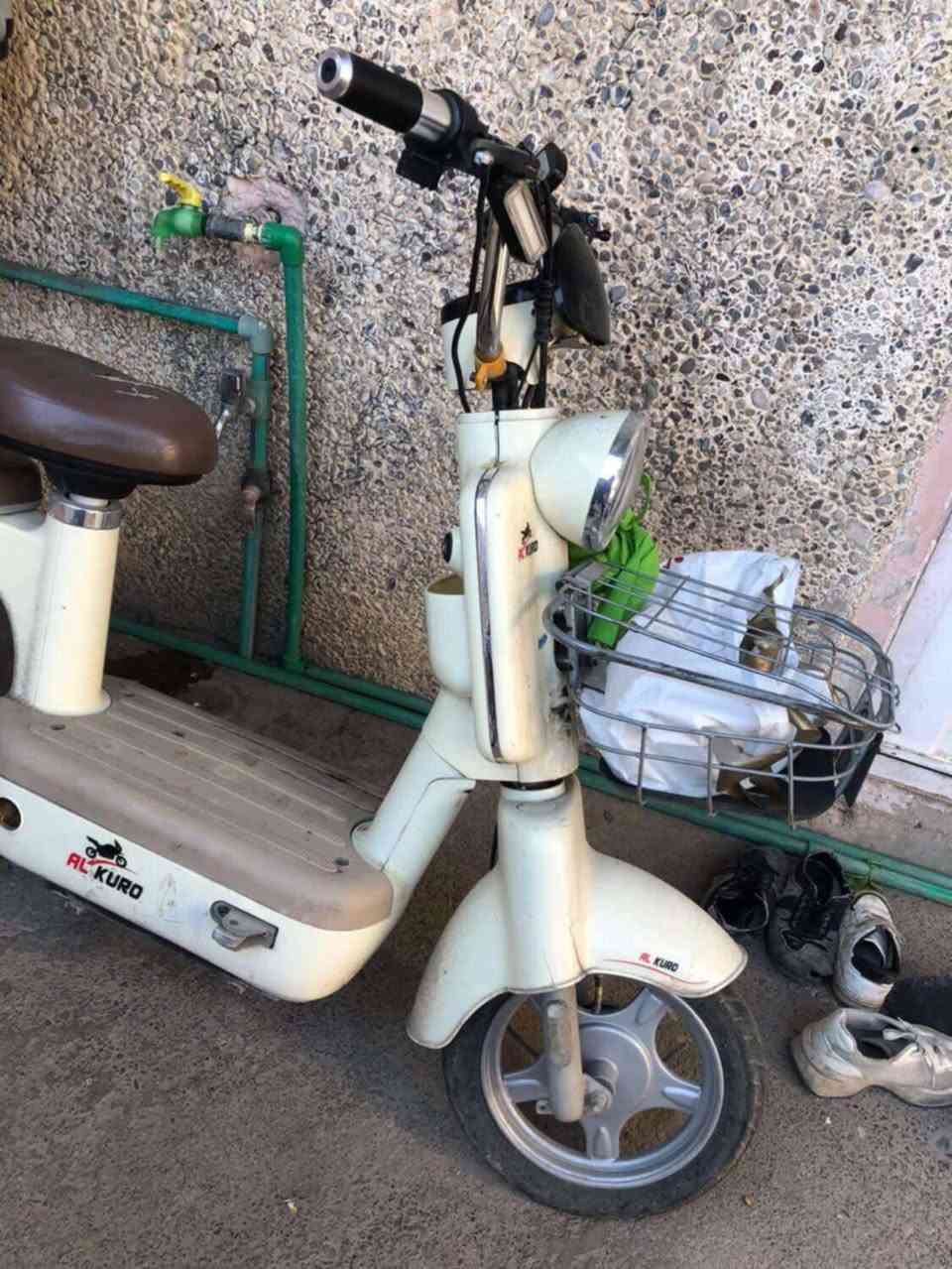 ماطور حجم 14
بطاريات جدد شرط 
ملف شرط 
عقل شرط 
بس بي نواقص بسيطه مثل إشارة يسار وبيدار 
والباقي كله شرط 
السعر 145 وبي مجال 
المكان التاميم قرب حمام التاميم


**إذا كنت صاحب هذا الإعلان وتريد حذفه لأي سبب، رجاءا أرسل رسالة إلى الدعم الفني**