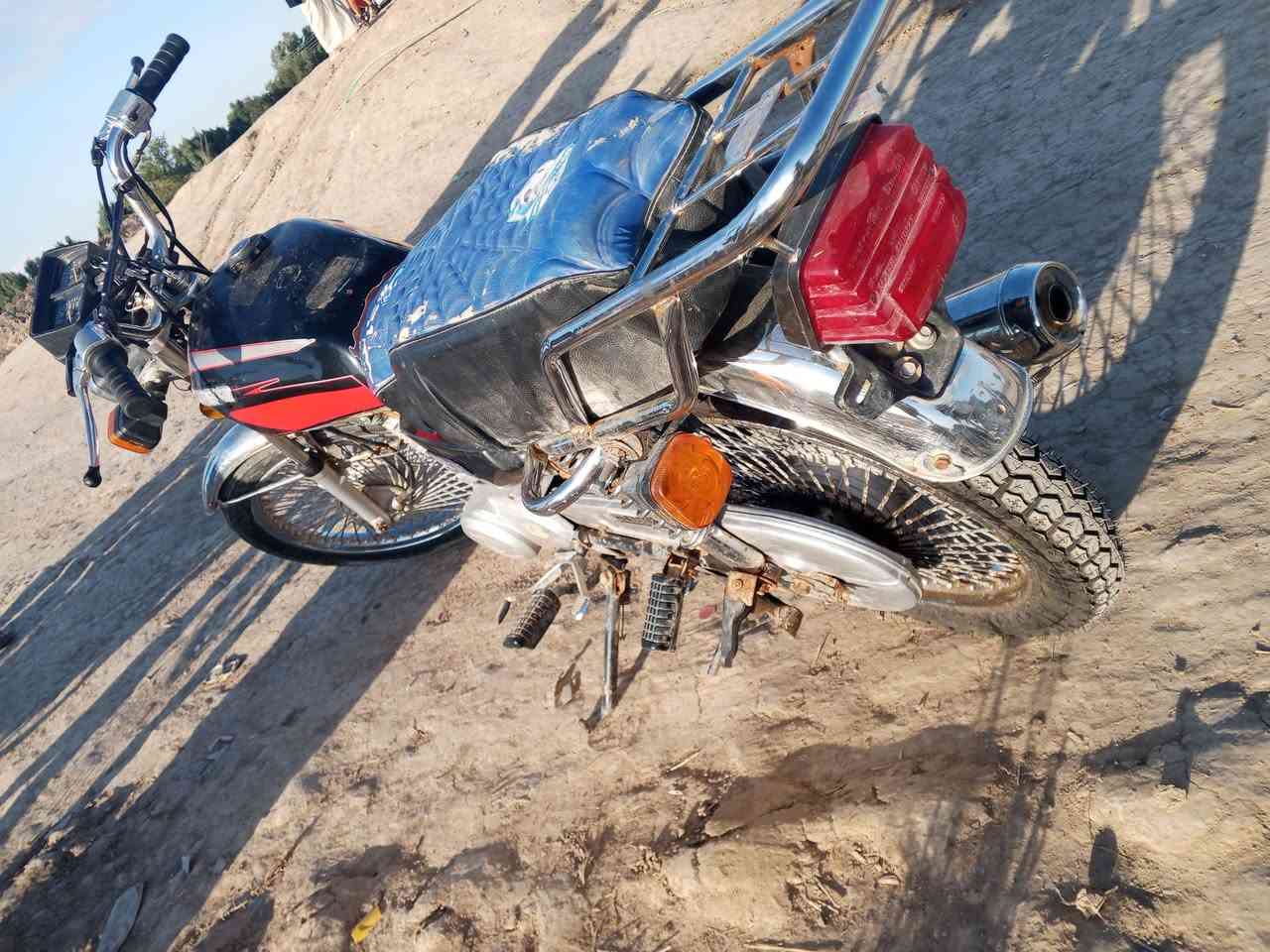 سلام عليكم  دراجه للبيع  مديل 21ما مفتوحه  لمكان سومر ***********
