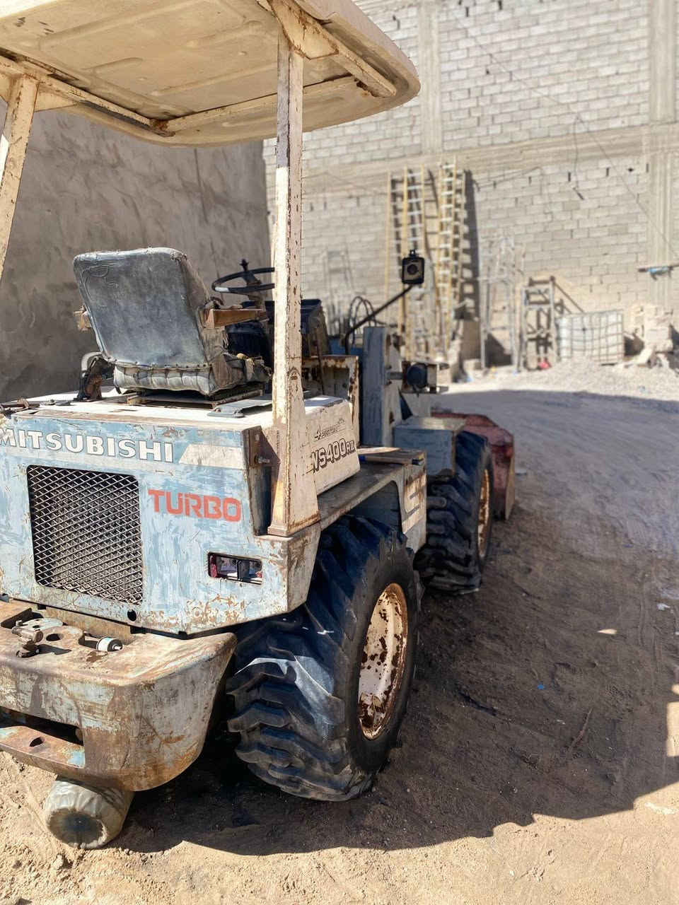 ميتسوبيشي حجم 40 محرك كابوته مكينه معزوله عن الاكسل كلمن دهنه لوحد موديل 1995 مكاني بصره
***********
