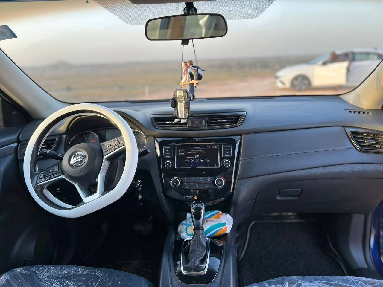 السلام عليكم 
نيسان روج 
رقم بغداد رقم وهزه جدد 
موديل ٢٠١٨ 
السياره مابيها اي نقص
حادث جاملغ وبنيد  بدون دواخل 
السعر135 او مراوس حسب القناعة   
مكان السياره بالحله
***********
