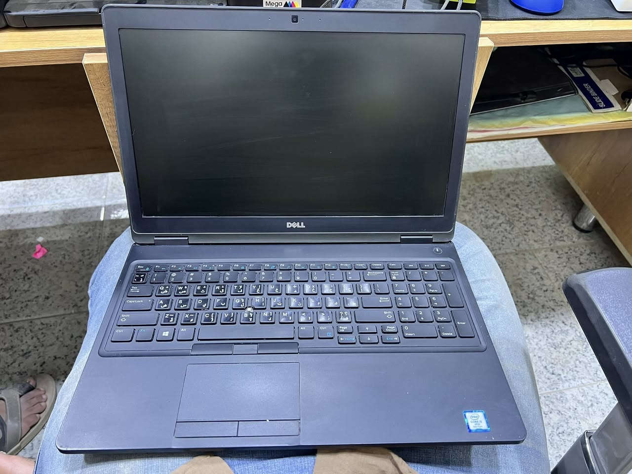 Dell 5590
معالج i5
جيل 8 
رام 8GB
256SSD
***********
