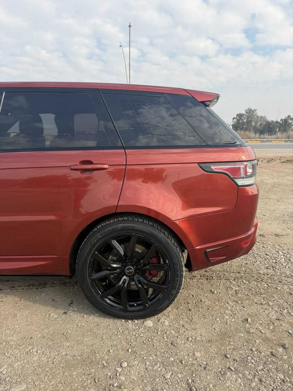 سلام عليكم 
بسعر كلش مناسب 28.800$

– رانج روفر سبورت أوتوبايوغرافي 2014  

خليجي جديدة لوك متتقارن بل معروضات بل سوك رقم اربيل باسمي سنويه وهزة جديدات

ماشيه ٩١ الف  بدون اي نقص السياره كامله مكمله -صيانة مسويلها ال كلشي من صدر امامي جديد وفيت بم وبلكات ونوزلات وجوبلسات وماطور هواء جديد وتايرات وياله مال اس في ار ومكينه لوك وسوبر بيها مال svr موديل ٢١ جديد لوك وزيوت تبديل  للاكسل وكير ومكينة  وفلاتر وكهربائيات كامله مكمله وداينمك جديد يعني سياره اخت زيرو مصروف عليها اكثر من ٨٠ ورقه وكله مسجله ممشغله اي ضوة #زيرو _ زيرو ترايها ومسويلها بوليش وحمام اليوم استلمتها وبدلت دهنا هم يعني الي يجي فقط يطلع يفحص ويسوق والله ويا 
 الموديل: 2014

 الفئة: Autobiography – أعلى فئة

 المحرك: 8 سلندر – Supercharged (قوة وأداء عالي)

 نظام الدفع: 4WD – دفع رباعي ذكي

 الكير: أوتوماتيك – 8 سرعات

 المواصفات والتجهيزات:

    - شاشة أمامية + نظام ملاحة GPS

    - شاشة للتبريد وتحكمات 

    - كاميرا 360 + حساسات أمامي وخلفي

    - نظام تعليق هوائي (Air Suspension) تصعد وتنزل 3 وضعيات

    - دوسات كهرباء تنزل وتصعد عن فتح الابواب

    - بيبان شفط تغلق

    - فتحة بانوراما + سقف زجاجي

    - مقاعد جلد ابيض واسود بلادي وغرفتها لوك تخبل

    - كروز كنترول + مانع انزلاق + أنظمة أمان متكاملة

    - إنارة LED + زينون أمامي

    - رنكات أصلية 22 إنج + تايرات جديدة مال svr جديد لوك
للاستفسار ***********
وتس ***********
