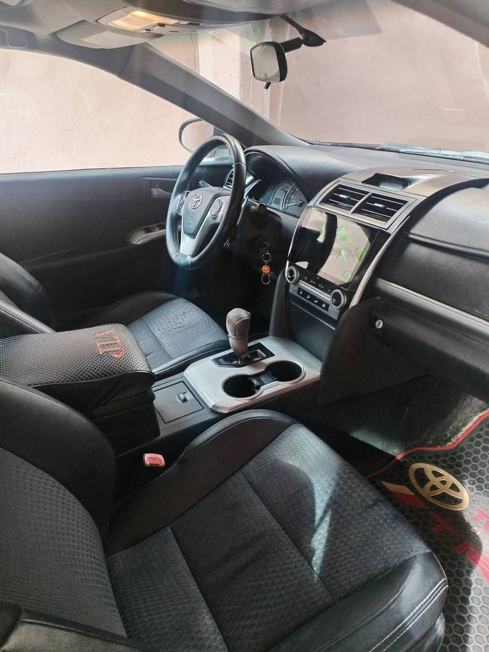 السلام عليكم
كامري 2012 امريكي رقم بغداد بية اربع قطع كلير... السعر 125 وبيه مجال مكان فلوجة 
***********
***********  اتصال
