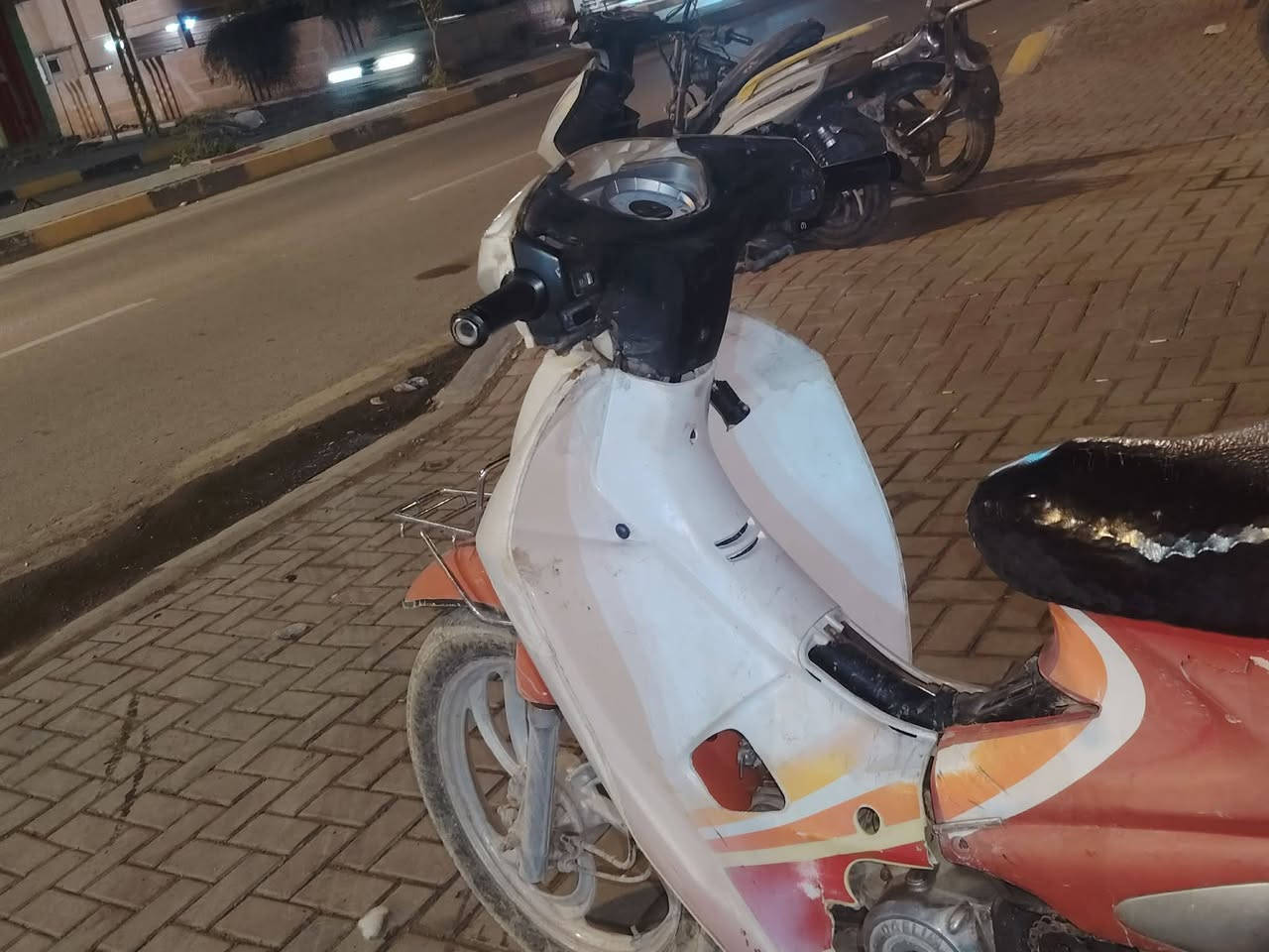 للبيع للبيع 
ماطور سرفيس بنز مكينه خير من الله 
لاتنقيص لا تبخير كهربائياته شغاله عوزه ترتيب بسيط 
السعر 350 وبي مجال بسيط 
***********
