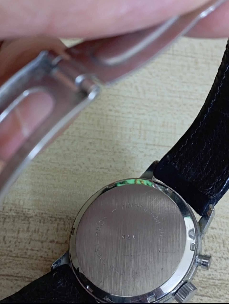 السلام عليكم....
ساعة...premira صناعة فرنسية Panda نوادر انتاج محدد
Chronograph cal: valjoux 7733
عنكبوتية....  نصب تكويك موديل ستينات القرن الماضي نظافة تامة 
القطر 38-39
جميع القطع اساسية... باستثناء السير مستبدل
السعر 400$
للاستفسار ***********
