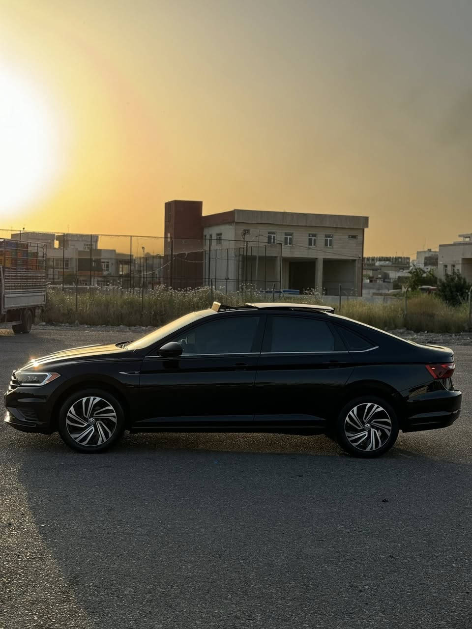 Jetta sel 2020
جیتە فول فول مواسەفات کوشین گەرم کوشینی دواوەش گەرم کوشین جلد شاشە ئەلیکترۆنی ناو ٣٢ رەنگ بەسمە شەخال رادار دواوە تەنیشت پێش پێشوو پشت کەپس رادێتە بوابە لایتەکانی بەردی گزۆز بیلادین هەموو رەقەموو سەنەوی هەموو نوێیە شوختو قۆپی نیە بئ ئیرباگ ٢ پارچەی هەیە جاملخی پشتی و دەرکەی  سبوخە ناودەرکەی سبوخە بنەکەی سەیارەکە هیچ مەسروفی نیە سەحری ١٦٧$مەحەمەلە ***********
