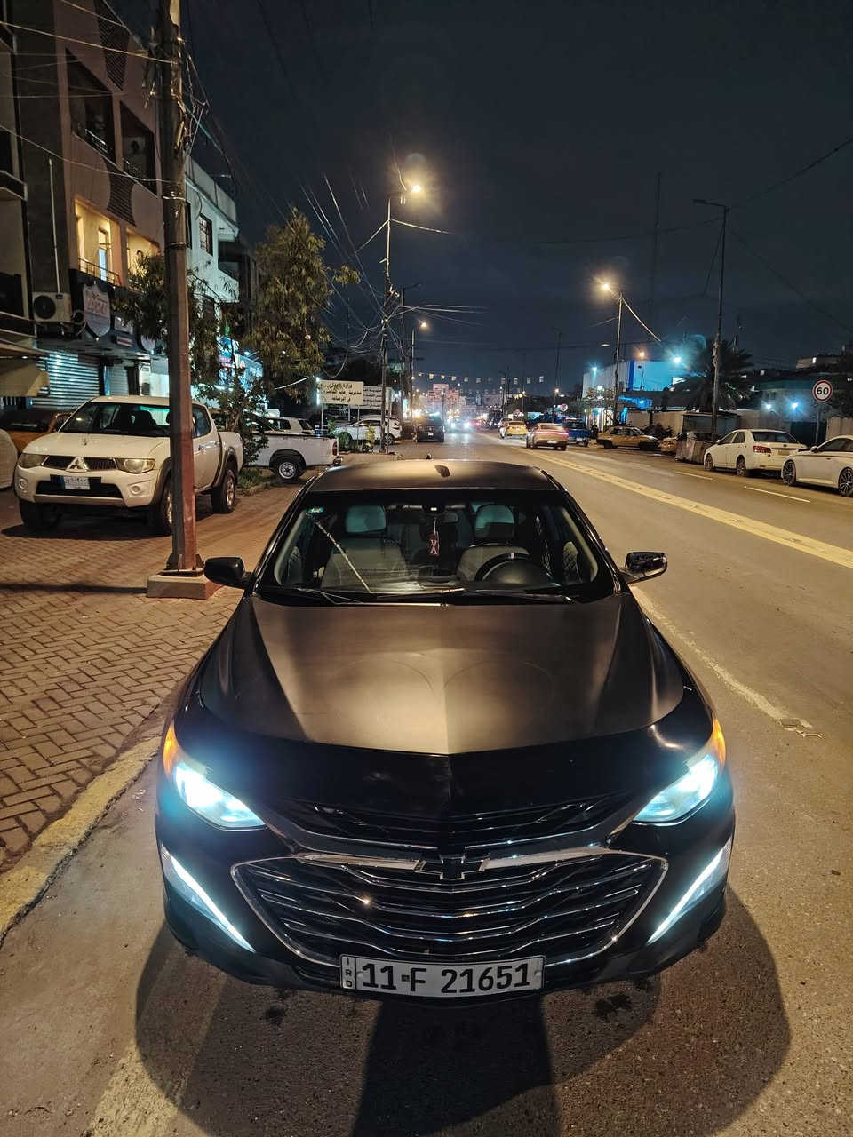 للبيع: شفروليه ماليبو RS موديل 2019 (الرياضية)
​القوة والميكانيك:
​المحرك: توربو (عزم قوي واقتصادي).
​الجير: أوتوماتيك اعتيادي (ATF) 6 سرعات (المرغوب والاعتمادي).
​الإدامة: تخم تاير جديد صاله  (شهر)، باتري أصلي، تبريد ثلج، جاهزة من كلشي.
​اللمسة الخارجية
​التعديل:( بنيد + قمارة + صندق + جناح) (أسود طافي Matte Black).
​الإضافات: وشم (Tattoo) رياضي مميز على البدي.
​الويل: رينج 18 انش RS الأصلي مع دبل صالنصة كروم بلادي.
​المواصفات والرفاهية:
​التشغيل: بصمة تشغيل + تشغيل عن بعد + بصمة أبواب.
​الشاشة: شاشة كبيرة (CarPlay / Android Auto) + كاميرا خلفية دوارة.
​التحكم: ستيرن (RS)، مثبت سرعة، كرسي السائق كهرباء.
​حالة البدي والتقرير:
​الحادث: (Vandalism) تخريب صبغ فقط ابيع عام - بدون بجم، بدون لغد، بدون دواخل نهائياً. 
​ملاحظة: الكشر فيه طخات بالصفاح مصلح قسم منها (كلشي موضح بصور الحادث والتقرير).
​📍 الموقع: بغداد - الأعظمية.
📝 السعر: 90 ورقة ($9,000) وبيها مجال بسيط.
📞 للتواصل: ***********
