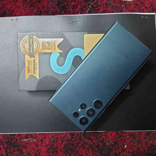 السلام عليكم 
سامسونج s22الترا 
لونه💚 جهاز بي نقطه 
اصغيره من فوك مامئثره 
عليه وبي بالركن فطر بالكلاس 
صغير وما مائثرات بي الجهاز 
وياه الكارتونه مالته الاصيله
رقم ***********
مكاني بغداد قرب مرور
تاجيات السعر460
