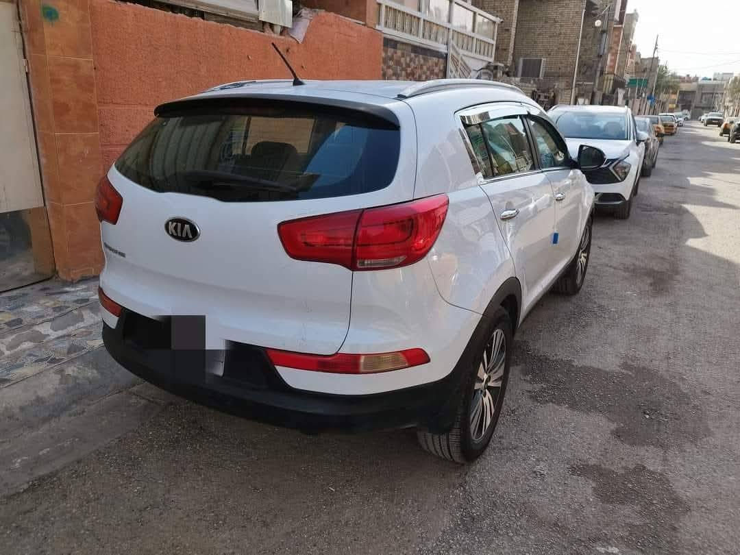 السلام عليكم.
سبورتج خليجي ٢٠١٥ نص فوول . بيها بارد قطعتين . مكفولة من الصبغ ماشية ١٣٦ حقيقي يدك الجرس . رقم بغداد باسمي السيارة بيها ادامة وكالة صدر امامي خلفي وتبريد وباتري كله جديد هل شهر مناقصها اي شي . السعر  ١٥٨. ***********
واذا اكو مراوس موديل ١٨ بس بيها بانوراما اراوس...
