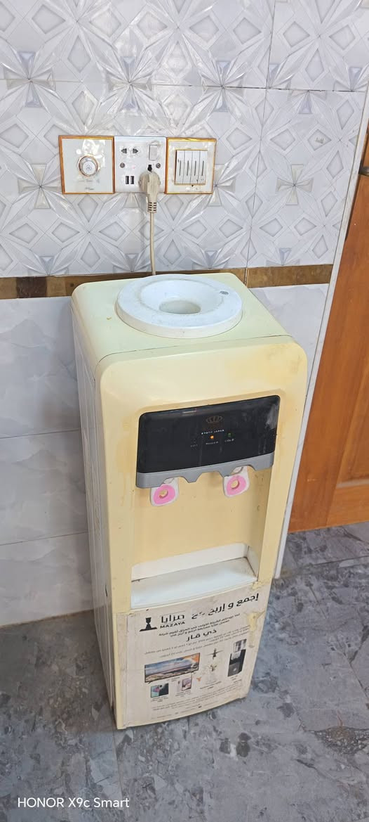 براد ماء للبيع ماء حار بارد شرط مداخل تصليح بسعر ٦٠ الف للتواصل ***********
