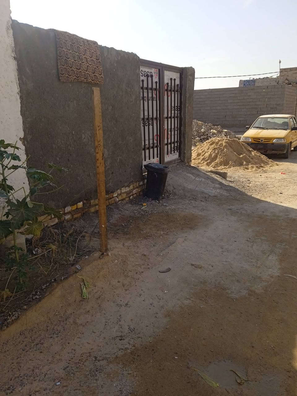 سلام عليكم بيت 100 متر للمراوس بسياره جديده البناء غرفه وصاله ومطبخ واستقبال البيت عاوزه سقف للاستقبال وبيتونه فقط والباقي كامل مشمول بقرار 320 بالتطويب ورافع بمعامله سعره 20 وبه مجال مراوس بالنجف فقط مكاني النجف الاشرف الكوفة شارع المعمل خلف جامع الخزاعل وهاذة رقمي للتواصل ‏‪0788 732 9440,‬‏
