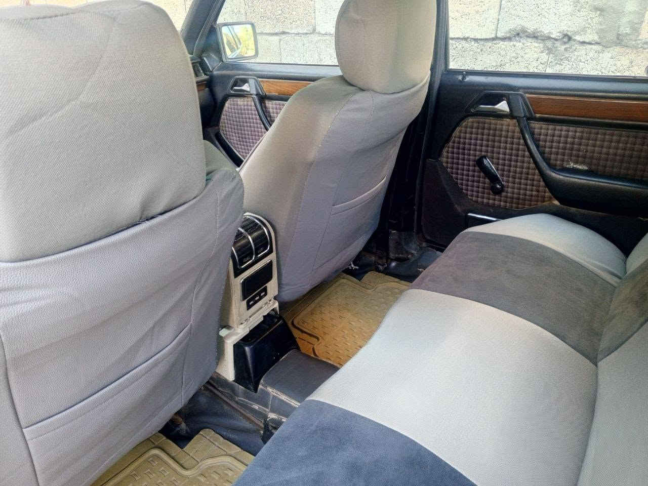 سلام عليكم ميرسيدس دب موديل 90
سيارة نضيفة محرك بطة جديد 2500
سيارة جاهزة قواعد دبل بلاد 
رقم ديالى 
مكان ديالى كنعان 
السعر 53بيها مجال 
***********
