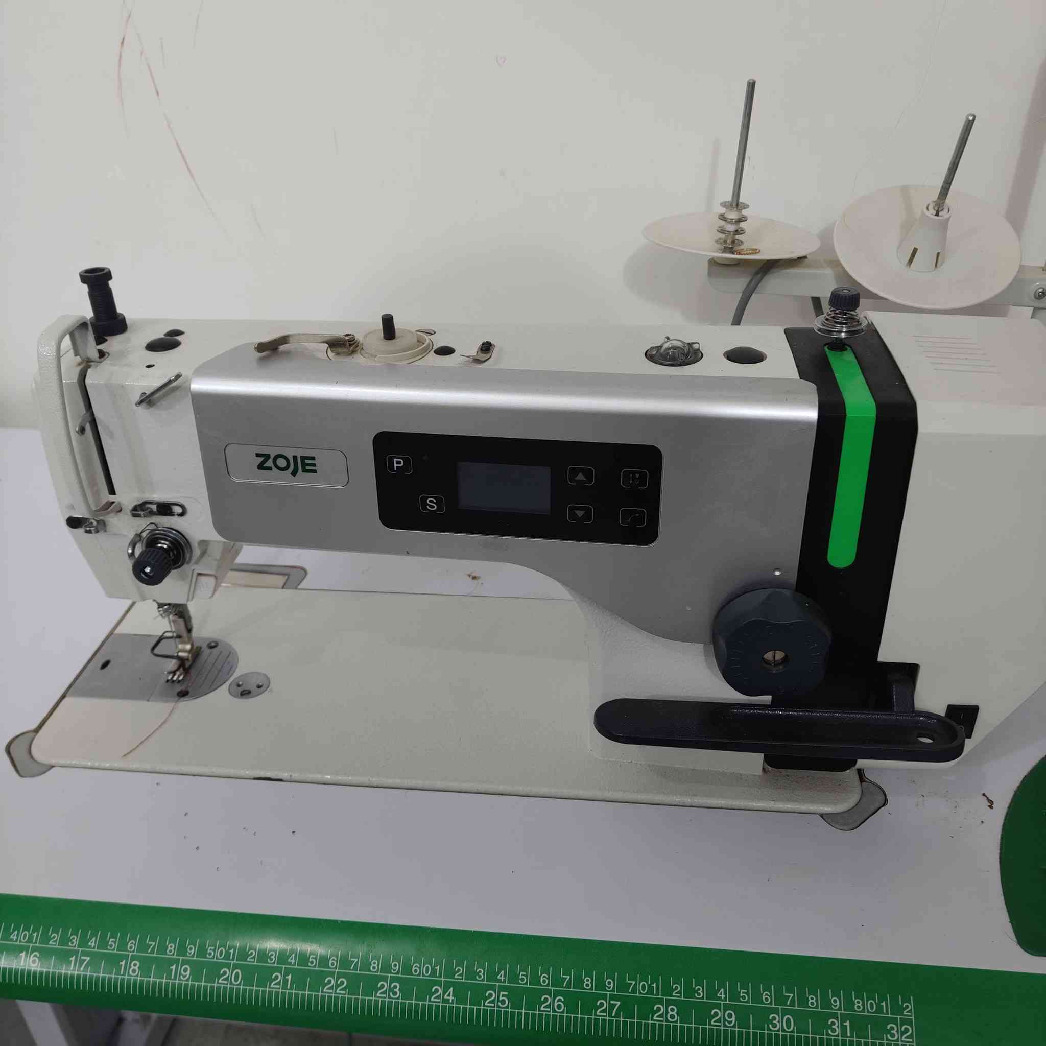 سلام عليكم مكينت خياطه يابنيه كله تشتغل عله لمس نضفته 99/100 ما مشتغله قليل كلش جديده كلش باقي تفاصيل *********** سعره 350وبيه مجال
