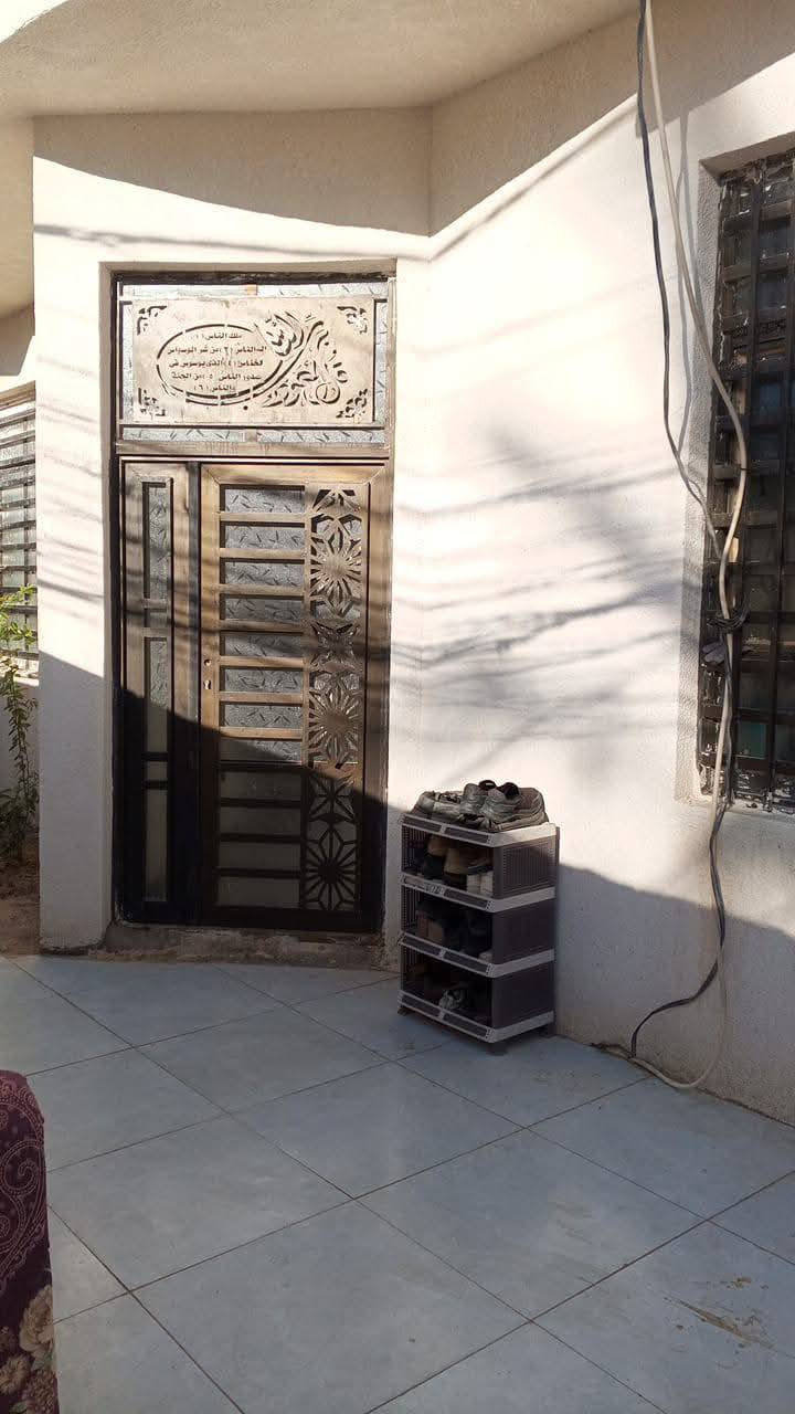 السلام عليكم
‏بيت للبيع طابقين طابو 25 مساحته 220 م يحتوي على استقبال ومطبخ وصالة كبيرة وغرفتين نوم وصحيات
‏ والطابق الثاني يحتوي على غرفتين نوم نظام سويت كافة الخدمات يصلح حسينية او مدرسة العنوان كربلاء يبعد عن شارع بغداد حوالي كيلو قريب من مطبخ العتبة للاستفسار الإتصال ***********
