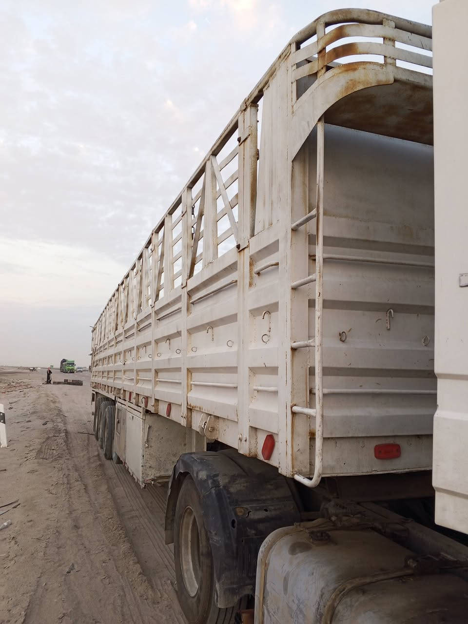 سلام عليكم عربانه للبيع أربع محاورالطول 60و13جاهزه للشغل السعر100وبيهه مجال للتواصل ***********
