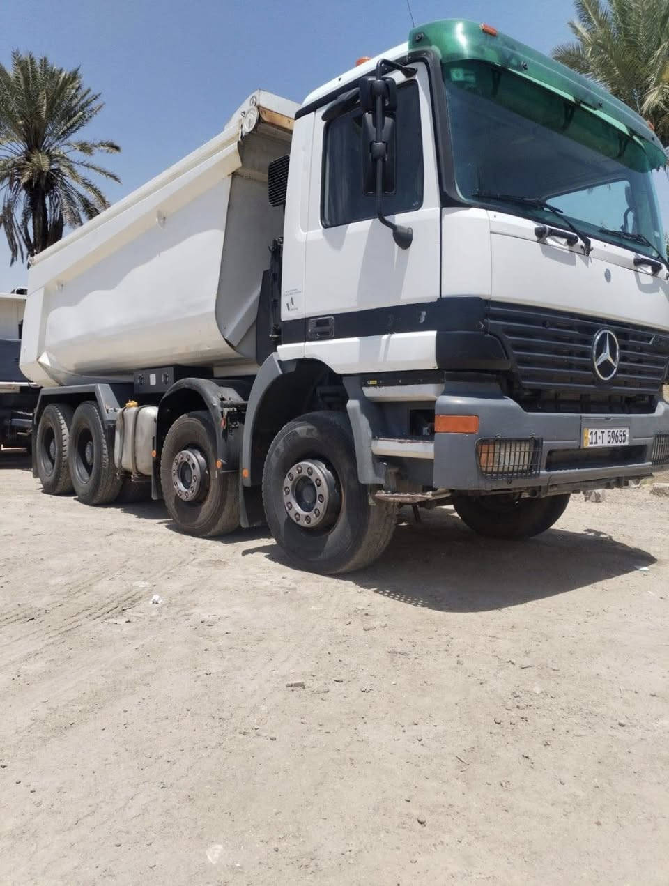 السلام عليكم للبيع سياره شمعه 2003ثلاث الوحات مربوطه قاطره مقطوره تحويل ثاني يوم ***********
