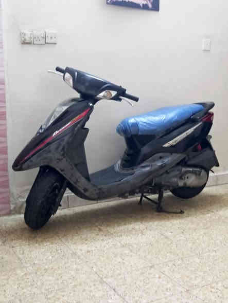 سلام عليكم دراجه بريز للبيع دراجه جديده مكينه مامفتوحه كفرات ختم واحد سلف هندر كهربائيات كلهة شغاله دراجه جديده  السعر 700 وبيه مجال المكان حي اور الاستفسار ***********
