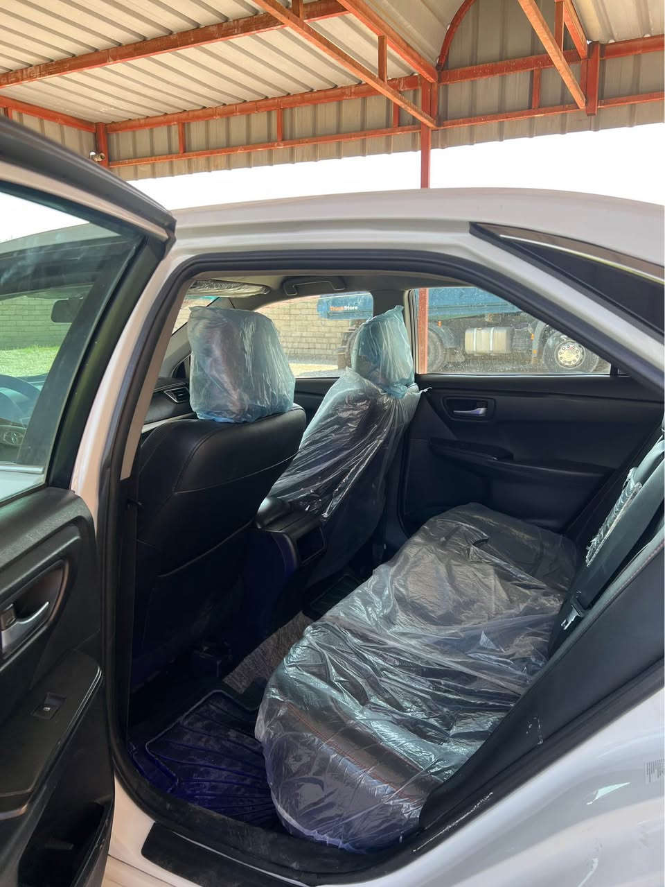 كامري ٢٠١٦ مواسفاتse زوور خاوينه. به كلين داخل بويه ٣ بارجه ي عيراقي سبوخه به بئ داخلي گئر و مه كينه ي زوور خاوينه به رشت ١٣٥هزار رويشتويه ٥ وه ره قه غرامه له سه ره  سعر ١٥٢ و مجالرقم موبايل *********** اكر, نينوى
