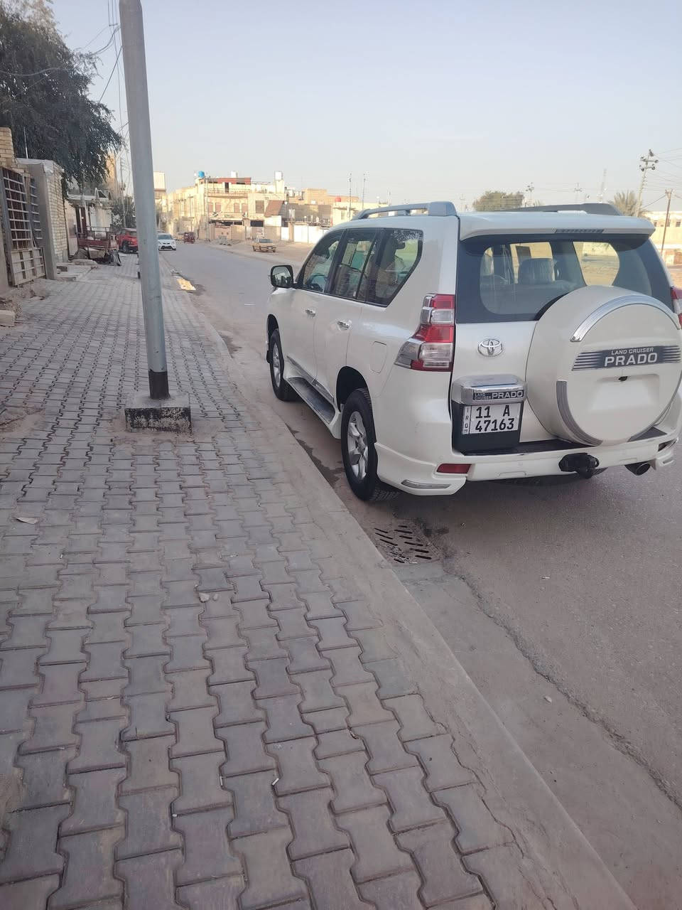 السلام عليكم للبيع برادو 2010 كفاله رقم بغداد مشروع وطني 7راكب 3قطع تبريد كامره حساسات فقط المازده والدعاميه الاماميه محدثات محرك 2700 لاتنقص ولاتبخر تبريد طخم تاير دلوب ياباني حداديه سياره جاهزه 4سلندر  مكان السياره العماره ميسان دور النفط الاستفسار اتصل ***********
