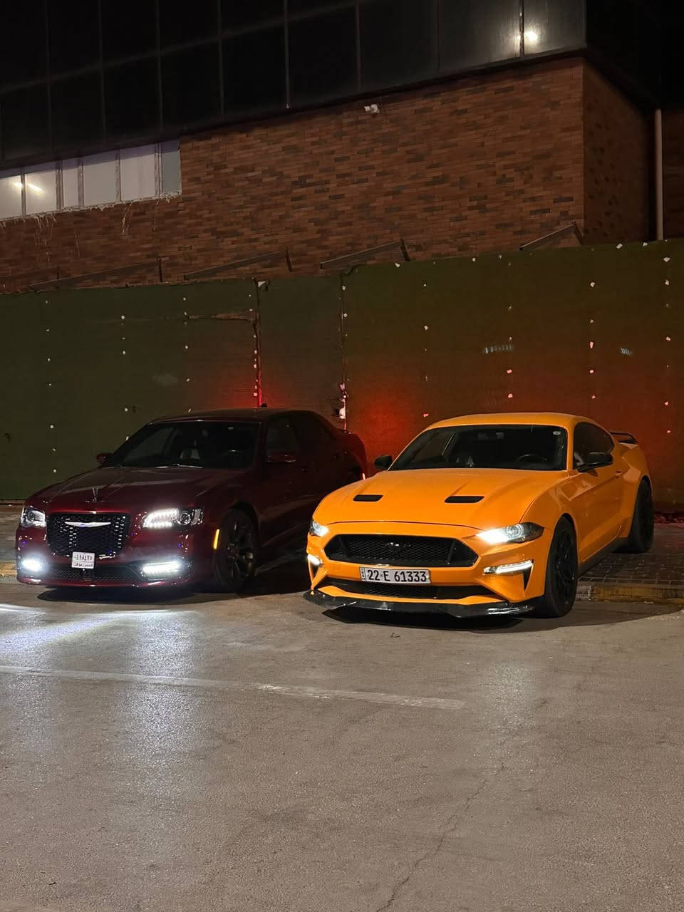 السلام عليكم 
كرايسلر 300S فول لفول 

الموديل : 2018 دخول جديد بكتاب ضباط مرقم واسط
المحرك : V6 . 3.6L .
الضرر : جاملغ امامي وراجع بارد وصور الحادث منشورة 

المواصفات :
* پانوراما . 
* رادار امامي مع مانع تصادم . 
* نقطة عمياء . 
* حساسات امامية . 
* مصابيح امامية زنون مع LED . 
* ويل قياس 20 أنج . 
* حساسات خلفية . 
* شاشه كبيرة مع نظام ملاحة نفكيشن GPS .
* سستم صوت الپاين مع سماعات بريميوم .
* مقصورة الركاب من الجلد الفاخر .  
* المقاعد الأمامية كهربائية . 
* ذاكرة لحفظ وضعيات الجلوس (ميموري) . 
* مقاعد أمامية تبريد وتدفئة . 
* مقاعد خلفية تدفئة . 
* تشغيل عن بعد . 
* ستيرن كهربائي . 
* تدفئة ستيرن . 
* محدد سرعة . 
* تلفون بلوتوث . 
* كاميرا خلفية .
* مرايا متحسسة للاضاءة العالية .
* كير شفتر بالستيرن . 
* دخول ذكي (بصمة) .
  
السعر : 275$ وبيها مجال 
للاستفسار اكثر ***********
