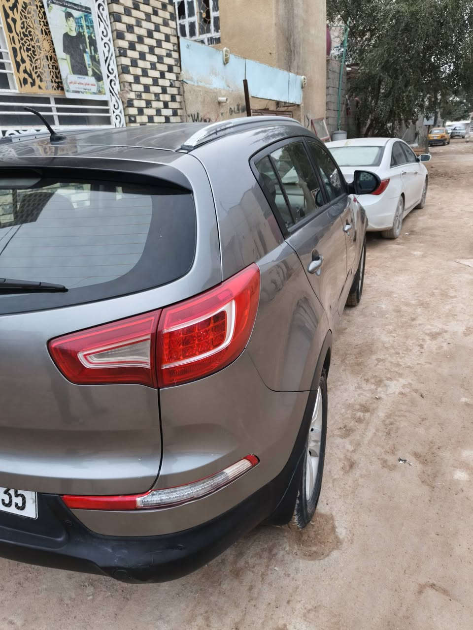 سلام عليكم كيا سبورتج 2013 خليجي
محرك 2400 دفع رباعي المرغوب كير ومحرك كفالة
رقم انكليزي دولي مداور ثاني يوم هزه جديده 
شاشة كامره خلفية تبريد تدفئة حداديه جديدة حساسات
السيارة بيها ثلاث قطع صبغ فقط بدون دواخل 
بابين وقبق الجنطه فقط صبغ 
 السعر 120 مكان نجف 
***********
