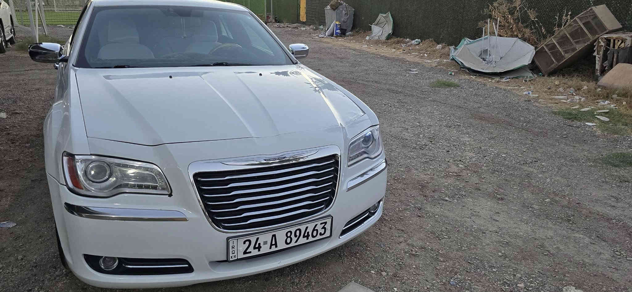 سلام عليكم كرايسلر اوباما  موديل 2011 وارد كندي بدون حادث عندي صار بيه جاملغ وبنيد بدلتهن نفس اللون ابيض بلادي مال تفصيح السياره مال جناي استخدام شخصي المكينه والكير  مبدله اخذته من كصه مال موديل 2018 التبريد مبدل صندوك كامل الفريز والماطورات والفان  الباتري جديد  الكهربائيات على البلاد ايرباك الدركه طاك بس ويل ١٨ كروم حجر الصالنصه اخذته ٣ ورقات كامل من الدكشن للصالنصه لان جان عندي صرف بانزين وريحه مال غاز  داخل السياره  السياره كامره دواره شاشه جبيره تحكم جهتين معروفه مواصفات وماكو بيه شي يشتغل يشهد الله السنويه بسمي السعر ١٦٠ وبيه مجال حك الجيه ***********
***********
