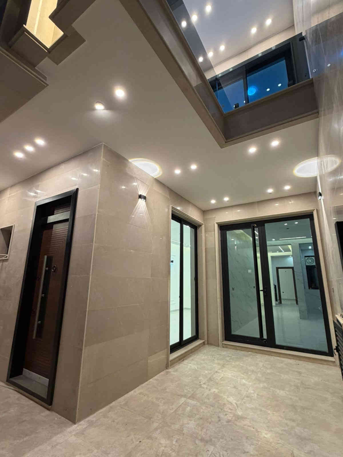 🏡 دار للبيع – زيرو – زيونة / محلة 712
دار حديث زيرو غير مسكون للبيع بموقع مميز:
 • المساحة: 158 متر
 • الواجهة: 7.5 متر
 • الموقع: زيونة – محلة 712
 • المواصفات:
 • 4 غرف نوم
 • صالة + استقبال
 • حولي
 • خدمات كاملة
 • مدخلين
📞 للاستفسار: *********** محمد الشمري
